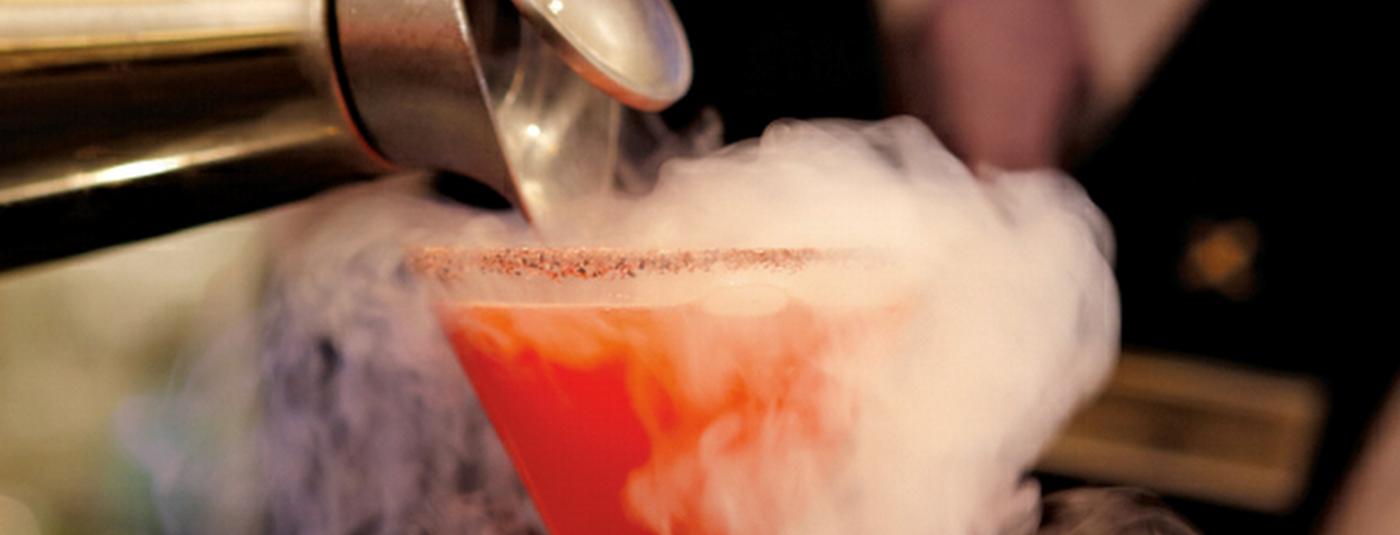 The use of liquid nitrogen in food and drinks